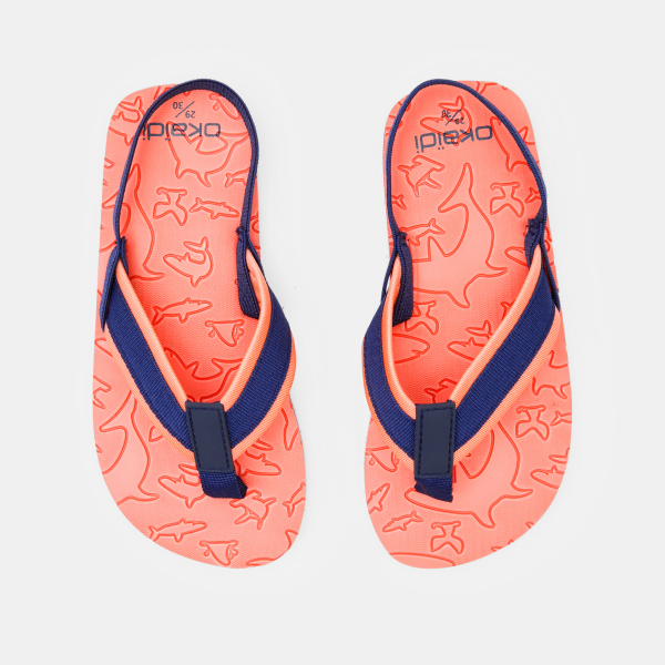 شبشب وردي اللون للأولاد عليه صور أسماك القرش